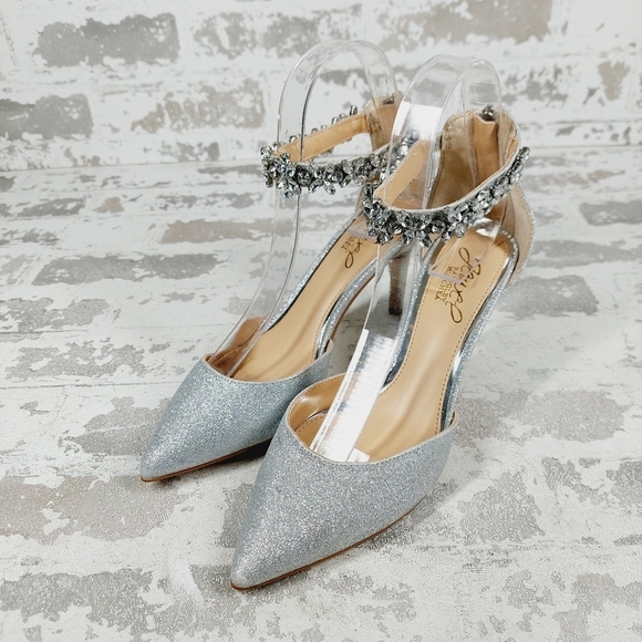 New Badgley Mischka Raleigh Silver Ankle Strap Pointed Toe Heels C207 - Picture 2 of 13